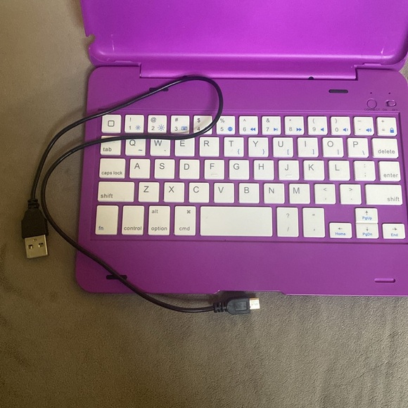 iPad Mini 4 BUNDLE - Picture 13 of 16